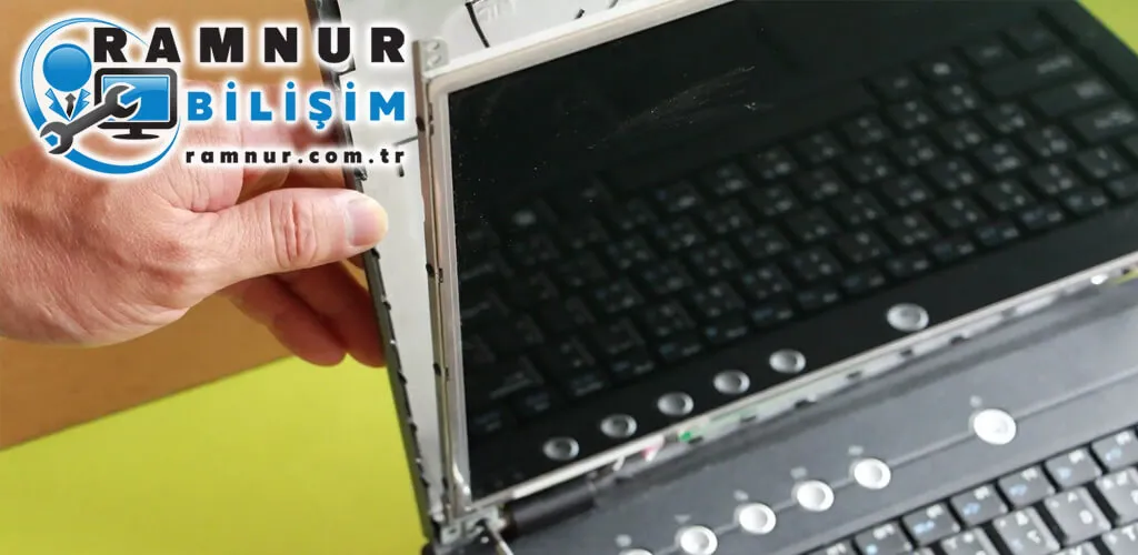  Laptop Ekran Tamiri